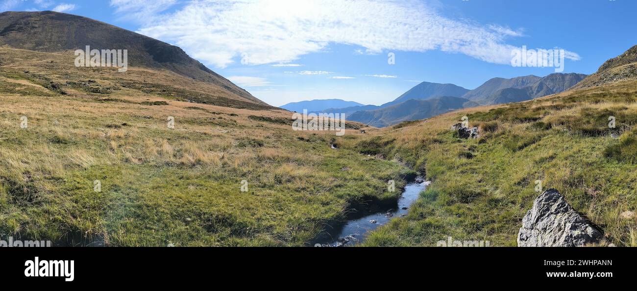 Paesaggio estivo nei pirenei catalani Foto Stock