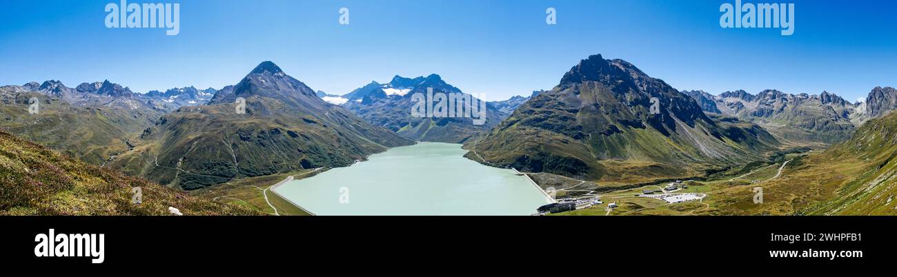 Panorama dal Bielerkopf al bacino idrico di Silvretta, Hohes Rad, il ghiacciaio Ochsental e Piz Buin Foto Stock