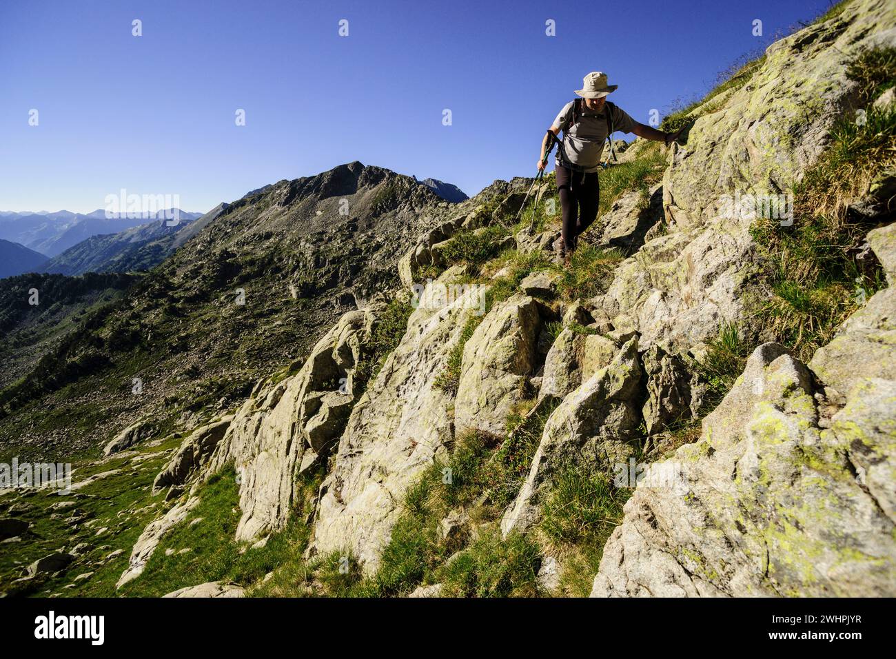 Salita alla vetta NÃ©ouvielle, 3091 metri, Parco naturale Neouvielle, Pirenei francesi, Bigorre, Francia. Foto Stock