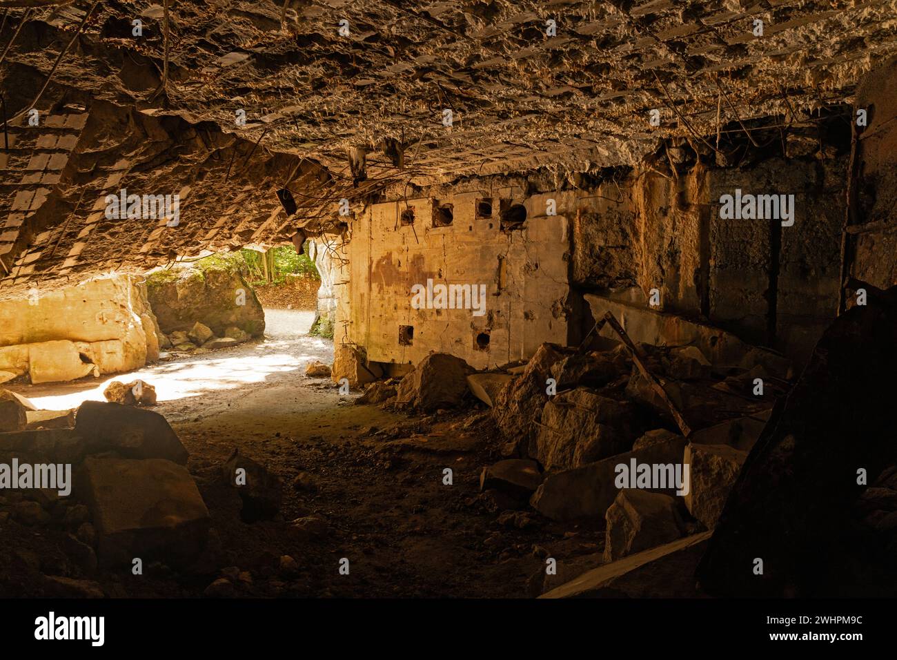 La rovina dei bunker della tana del lupo o in tedesco Wolfsschanze vicino a KÄ™trzyn in Polonia Foto Stock