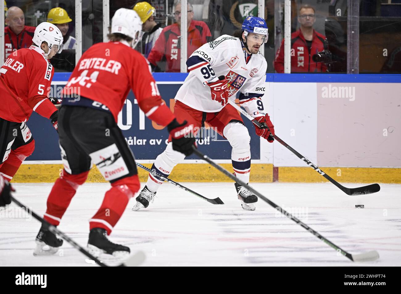 Daniel Vozenilek della Repubblica Ceca durante la partita di hockey su ghiaccio di domenica ai Beijer Hockey Games (Euro Hockey Tour) tra Svizzera e Repubblica Ceca Foto Stock