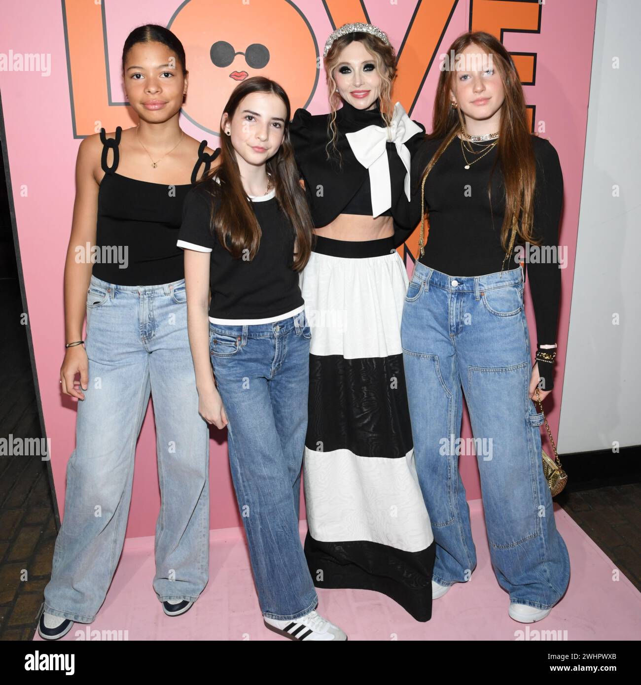 New York, Stati Uniti. 10 febbraio 2024. Stacey Bendet e Scarlet Haven Eisner hanno partecipato alla presentazione Alice olivia by Stacey Bendet Fall 2024 agli Highline Stages durante la New York Fashion Week a New York, NY il 10 febbraio 2024. (Foto di Efren Landaos/Sipa USA) credito: SIPA USA/Alamy Live News Foto Stock