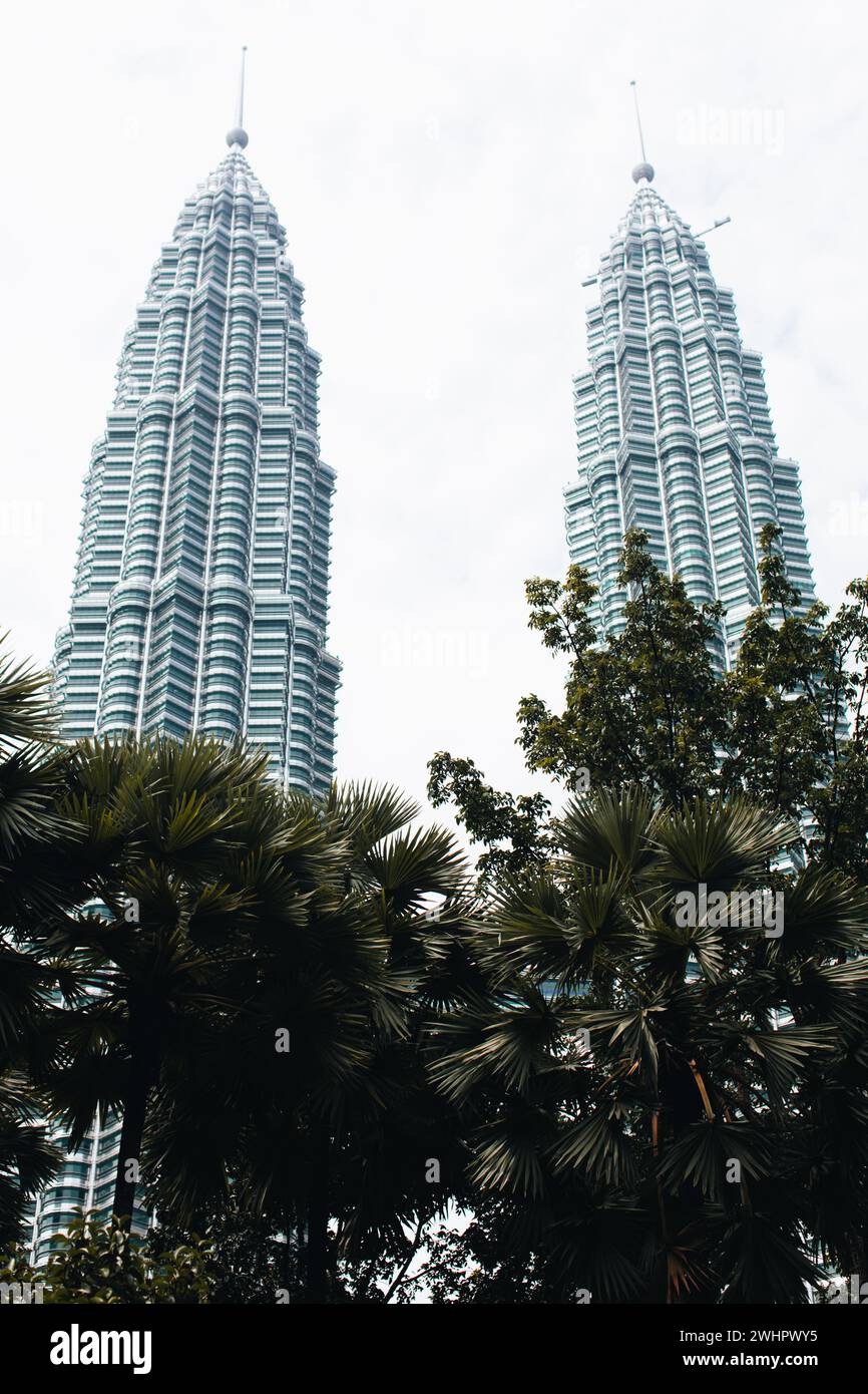 Famoso e moderno edificio delle Petronas Twin Towers a Kuala Lumpur, Malesia Foto Stock