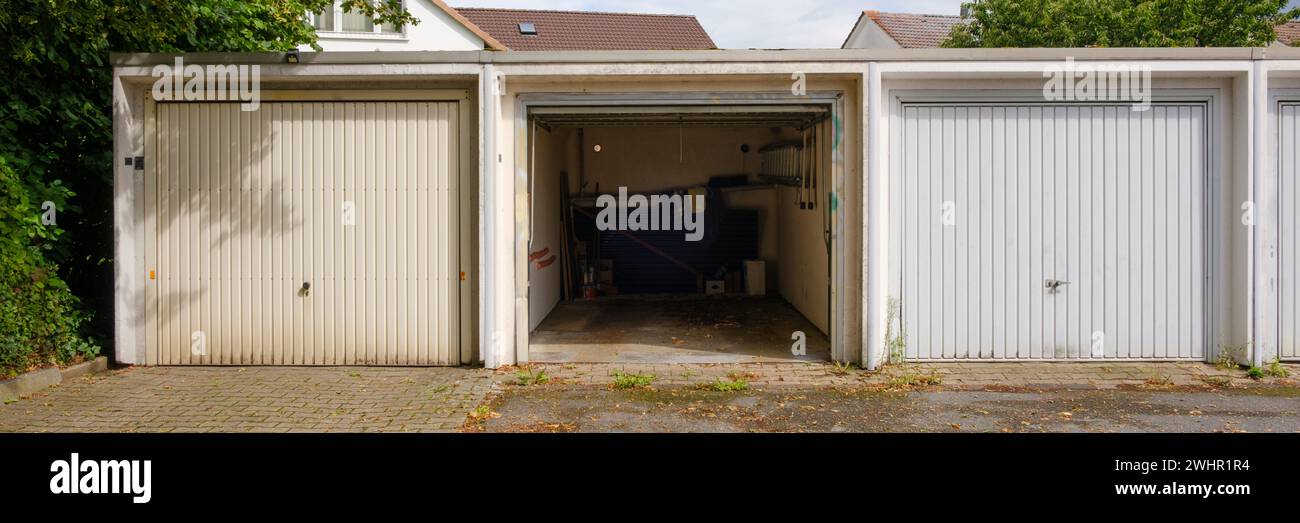 Garage aperto e chiuso Foto Stock
