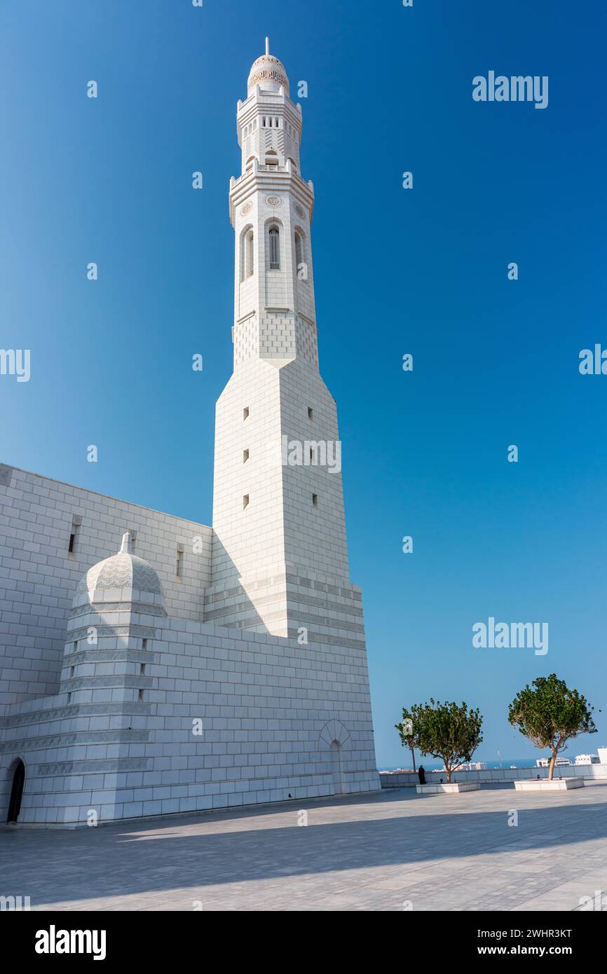 Oman, Mascate, Moschea Mohammed al Ameen a Mascate nelle giornate di sole sullo sfondo blu del cielo Foto Stock