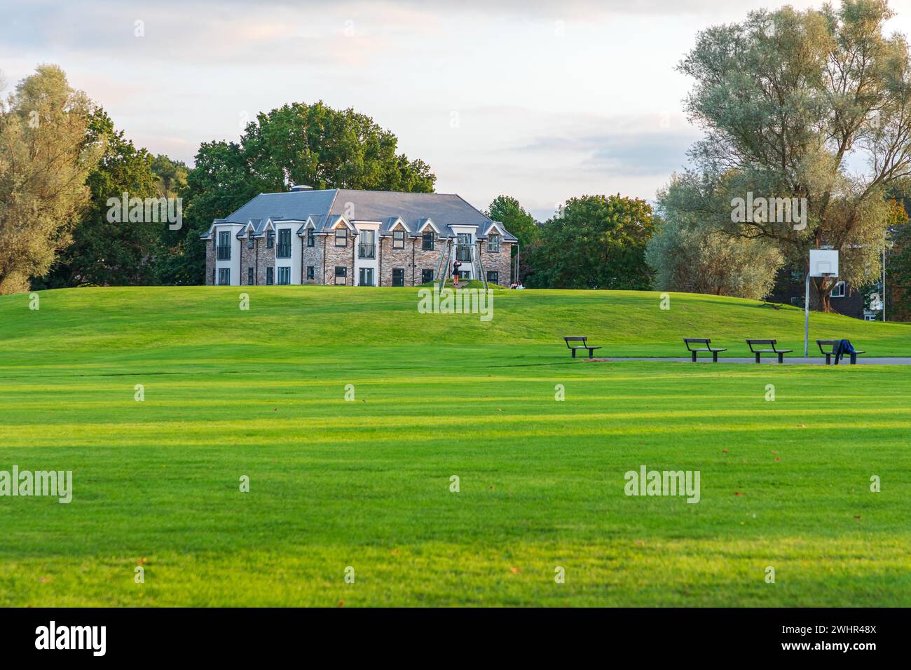 Great Hollands a Bracknell, Berkshire. Nuovo complesso di appartamenti in Great Hollands Road nel Great Hollands Park Foto Stock