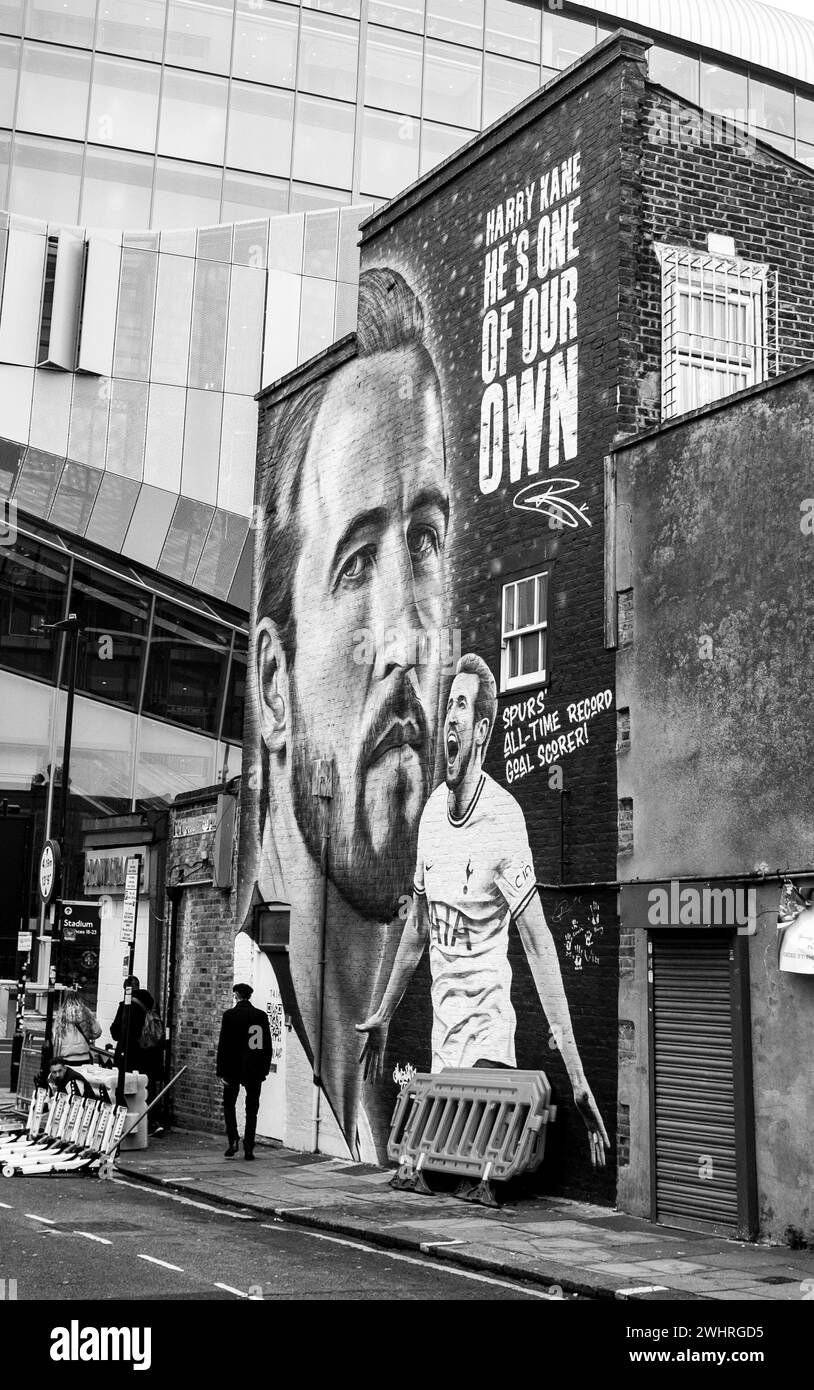 Il murale tributo a Harry Kane di MurWalls in Whitehall Street di fronte allo Stadio Tottenham Hotspur in High Road , Tottenham Haringey , Londra Regno Unito Foto Stock