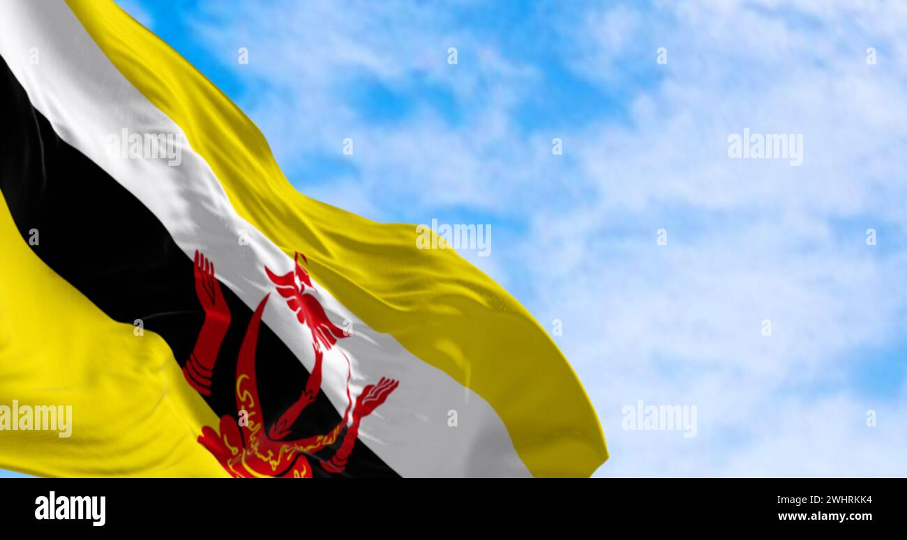 Bandiera nazionale del Brunei che sventolava nel vento in una giornata limpida Foto Stock