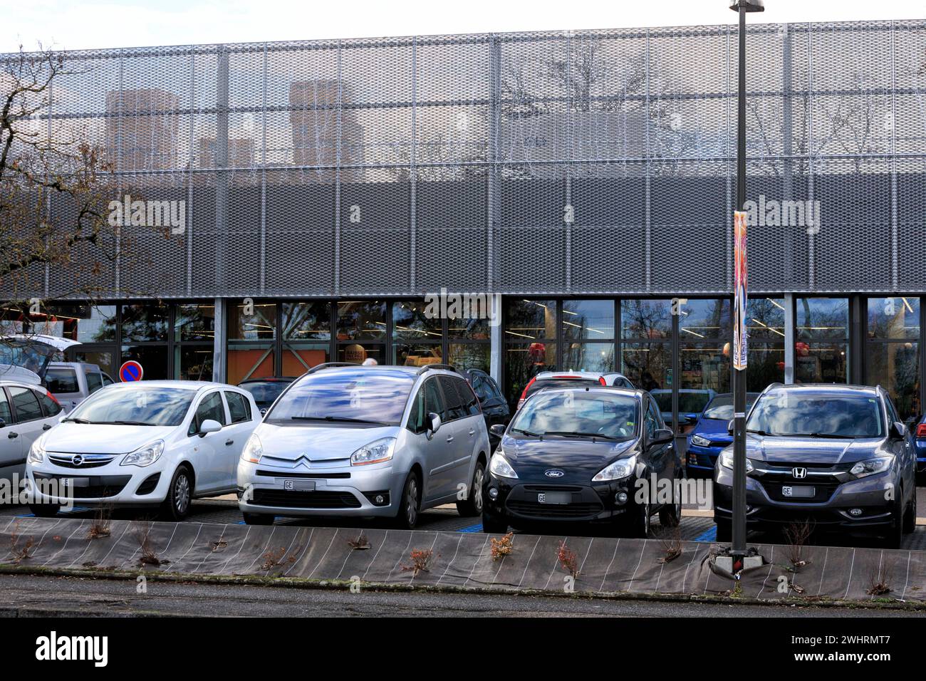 © PHOTOPQR/LE DAUPHINE/Grégory YETCHMENIZA ; Saint-Julien-en-Genevois ; 11/02/2024 ; Saint-Julien-en-Genevois, le 11 février. Comment les maires luttent contre ces faux résidents secondaires, des suisses qui vivent en France sans y être déclarés et qui engendrent un gros manque à gagner pour les communes. Foto : Grégory Yetchmeniza/le Dauphiné Libéré Francia, 11 febbraio 2024 relazione: Come i sindaci combattono contro questi falsi secondi residenti, cittadini svizzeri che vivono in Francia senza essere dichiarati lì e che causano una grande perdita di reddito per i comuni. Nella nostra foto: -Gaillard, o Foto Stock