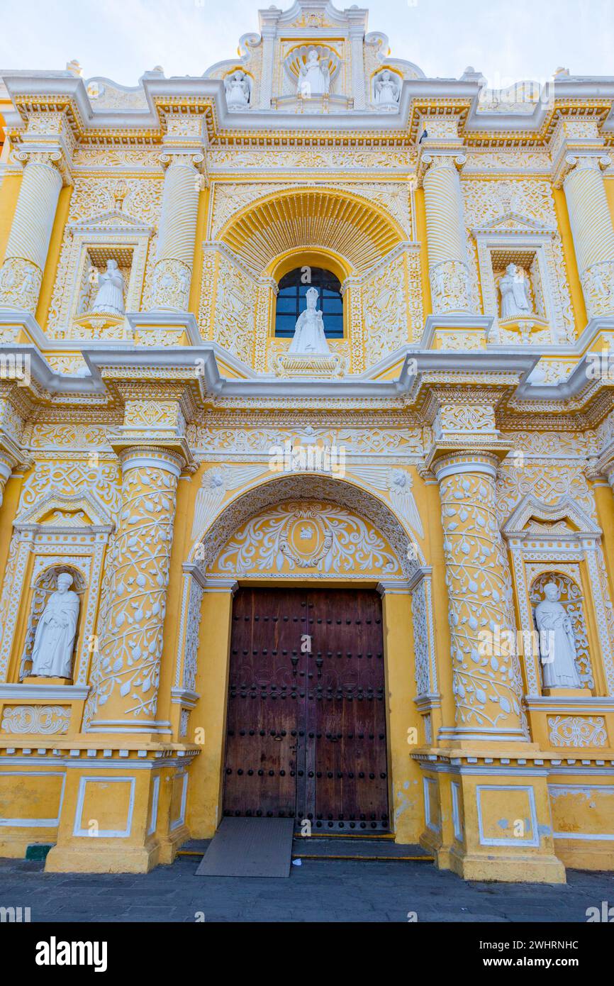 Antigua, Guatemala. Ingresso alla chiesa la Merced, completato nel 1767. Stile Ataurrique decorativo. Foto Stock