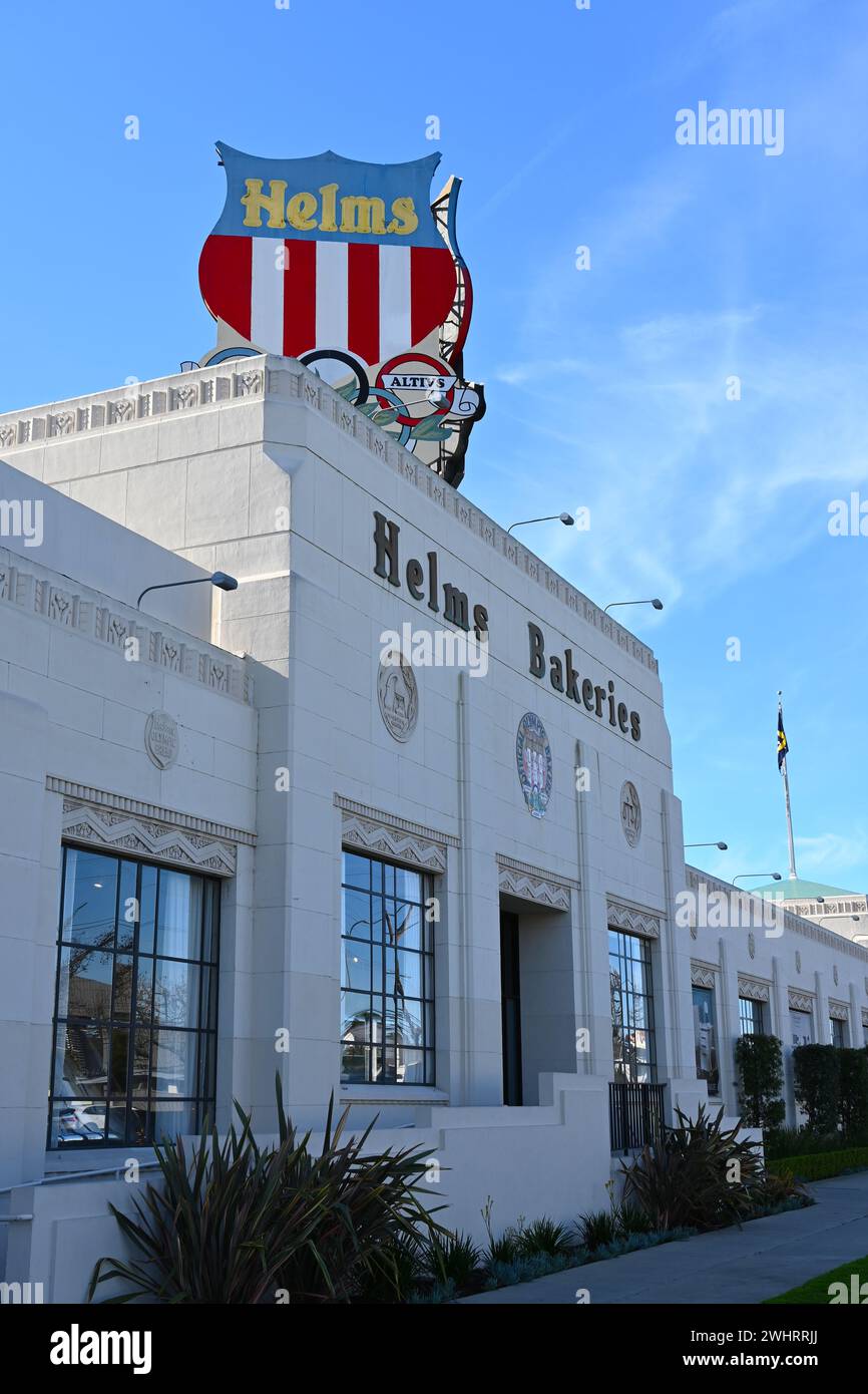 CULVER CITY, CALIFORNIA - 28 GENNAIO 2024: Insegna Helms Bakeries presso lo storico Helms Bakery District. Foto Stock