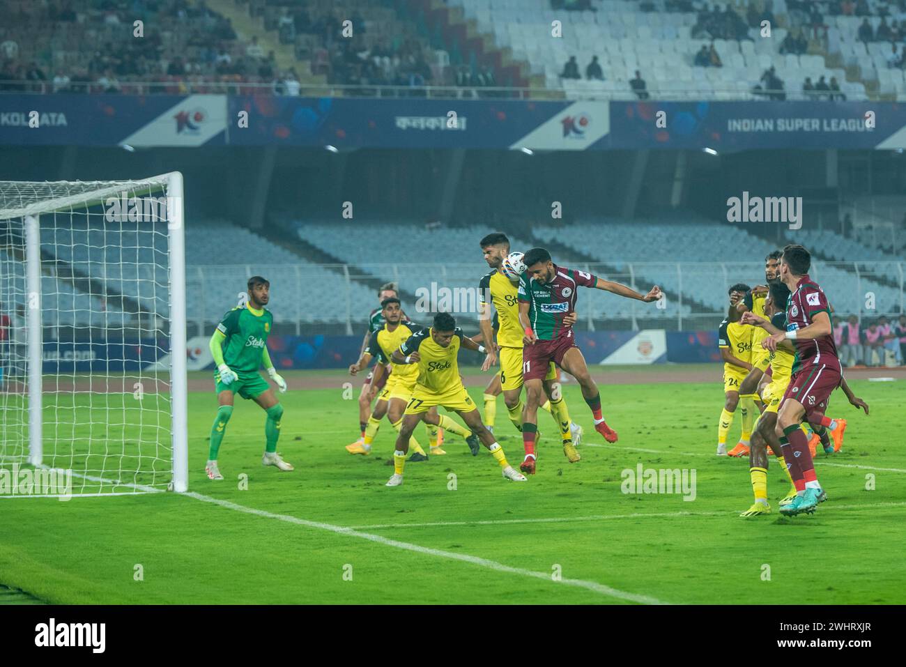 Kolkata, India. 10 febbraio 2024. I Mohunbagan Super Giants of Kolkata vincono in modo encomiabile contro l'Hyderabad Football Club entro il 2-0 allo stadio Salt Lake di ISL 2023-24. (Foto di Amlan Biswas/Pacific Press) credito: Pacific Press Media Production Corp./Alamy Live News Foto Stock