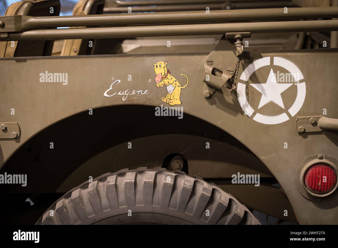 Particolare della Jeep Willys MB soprannominata "Eugene la Jeep". Veicolo americano della seconda guerra mondiale esposto al cimitero americano della Normandia Foto Stock