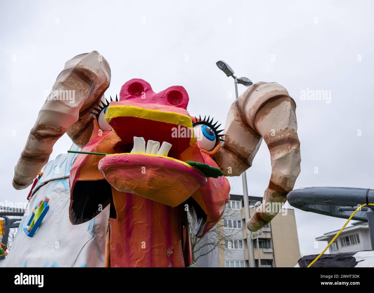 Gronau, NRW, Germania, 02.11.2024,foto della parata di Carnevale (Rosenmontag) con folle gioiose e feste di strada. Immagine ad alta risoluzione per catturare l'essenc Foto Stock
