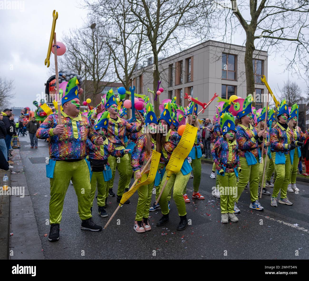Gronau, NRW, Germania, 02.11.2024,foto della parata di Carnevale (Rosenmontag) con folle gioiose e feste di strada. Immagine ad alta risoluzione per catturare l'essenc Foto Stock