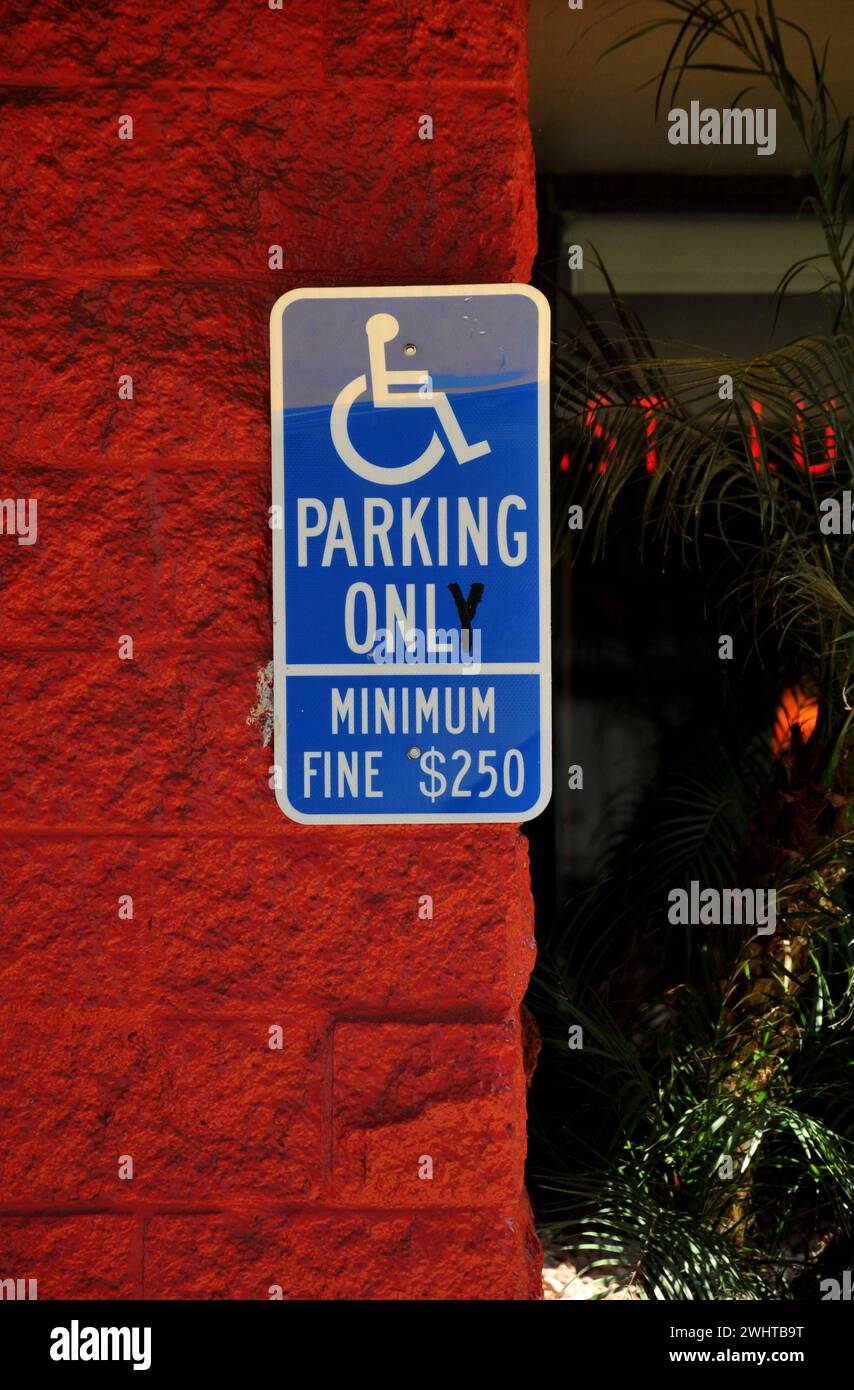 San Diego/california/ 24 settembre 2019/ il parcheggio nei luoghi per disabili è buono, minimo $250. Foto..Francis Dean / Deanpictures. Foto Stock