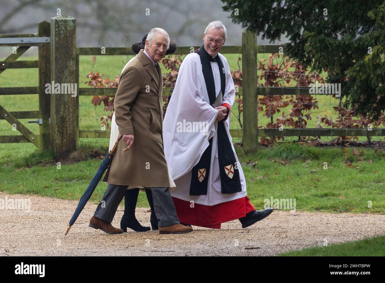 La foto datata 11 febbraio mostra re Carlo e la regina Camilla alla messa mattutina presso la chiesa di Santa Maria Maddalena a Sandringham, Norfolk, sulla Sunda Foto Stock