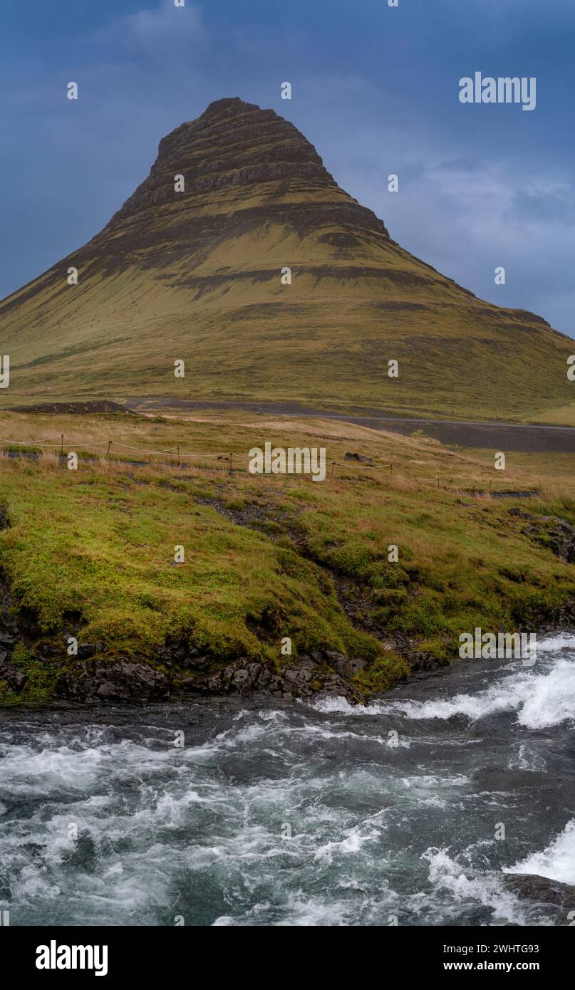 Spettacolare montagna Kirkjufell in Islanda Foto Stock