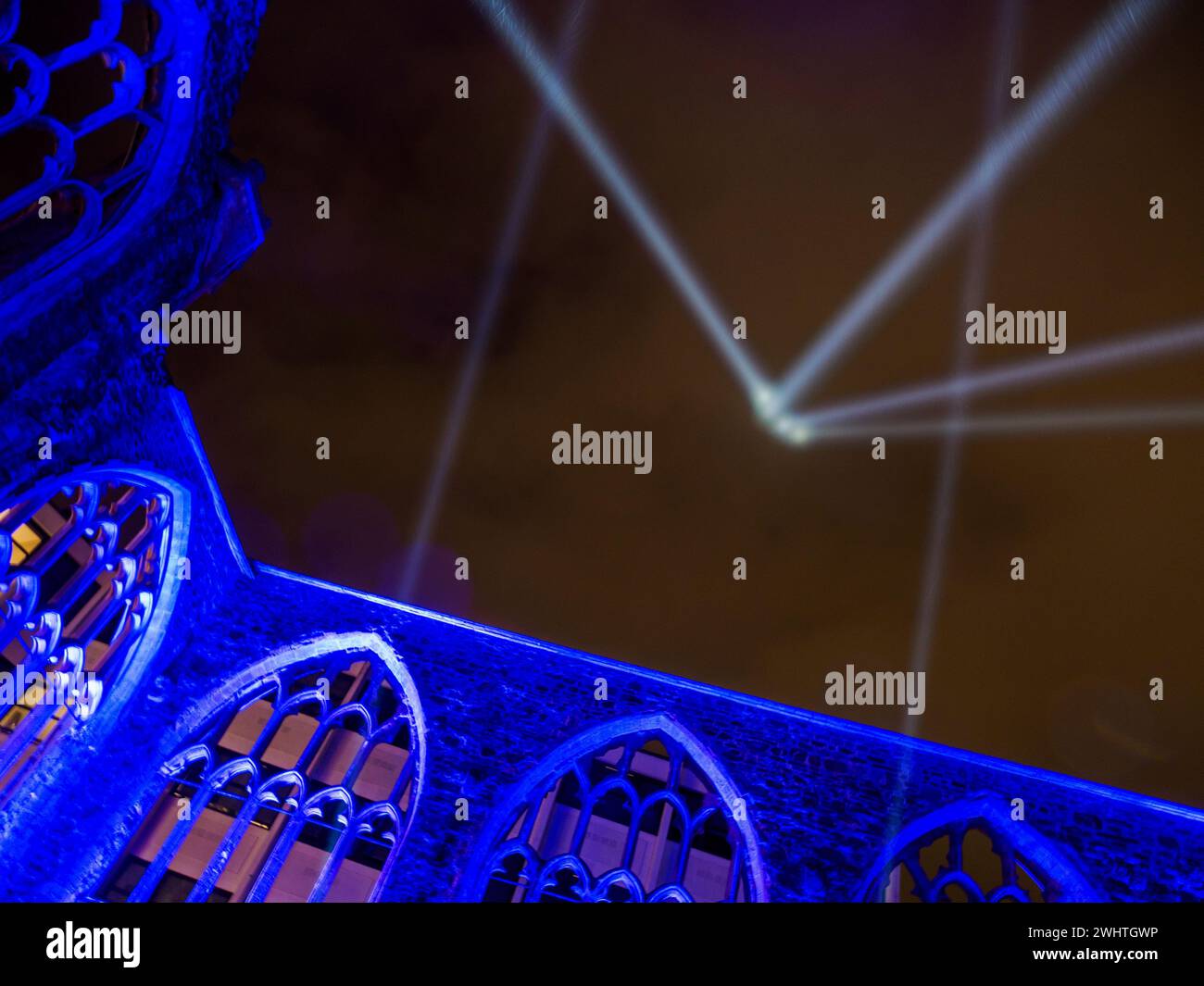 Bristol Light Festival installazione artistica di luce e musica nelle rovine di Temple Church chiamato The Unfolding - Bristol UK Foto Stock