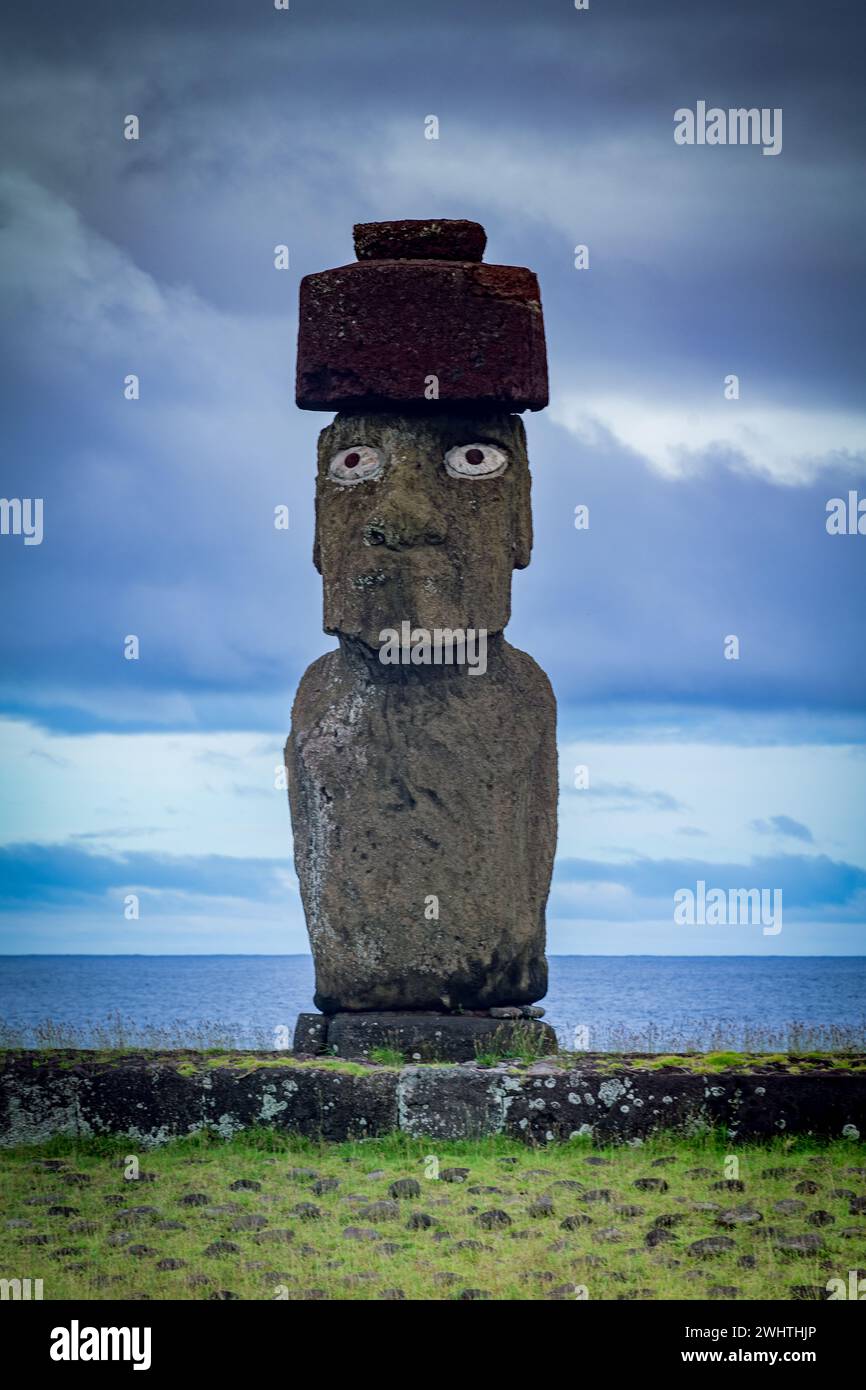 Moais a Tahai al tramonto, Rapa Nui, Isola di Pasqua Foto Stock