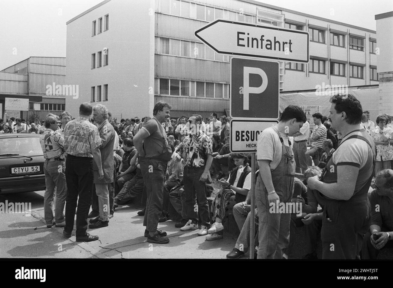 Arbeitskampf der Heckertwerker 27.06.1996, Chemnitz, Heckert Chemnitzer Werkzeugmaschinen GmbH, Heckert Arbeiter demonstrieren und streiken. SIE fordern Schritte der Werksleitung gegen den drohenden Konkurs. *** Azione industriale dei lavoratori di Heckert 27 06 1996, Chemnitz, Heckert Chemnitzer Werkzeugmaschinen GmbH, Heckert lavoratori manifestano e scioperano chiedono un intervento della direzione dello stabilimento contro la minaccia di fallimento Foto Stock