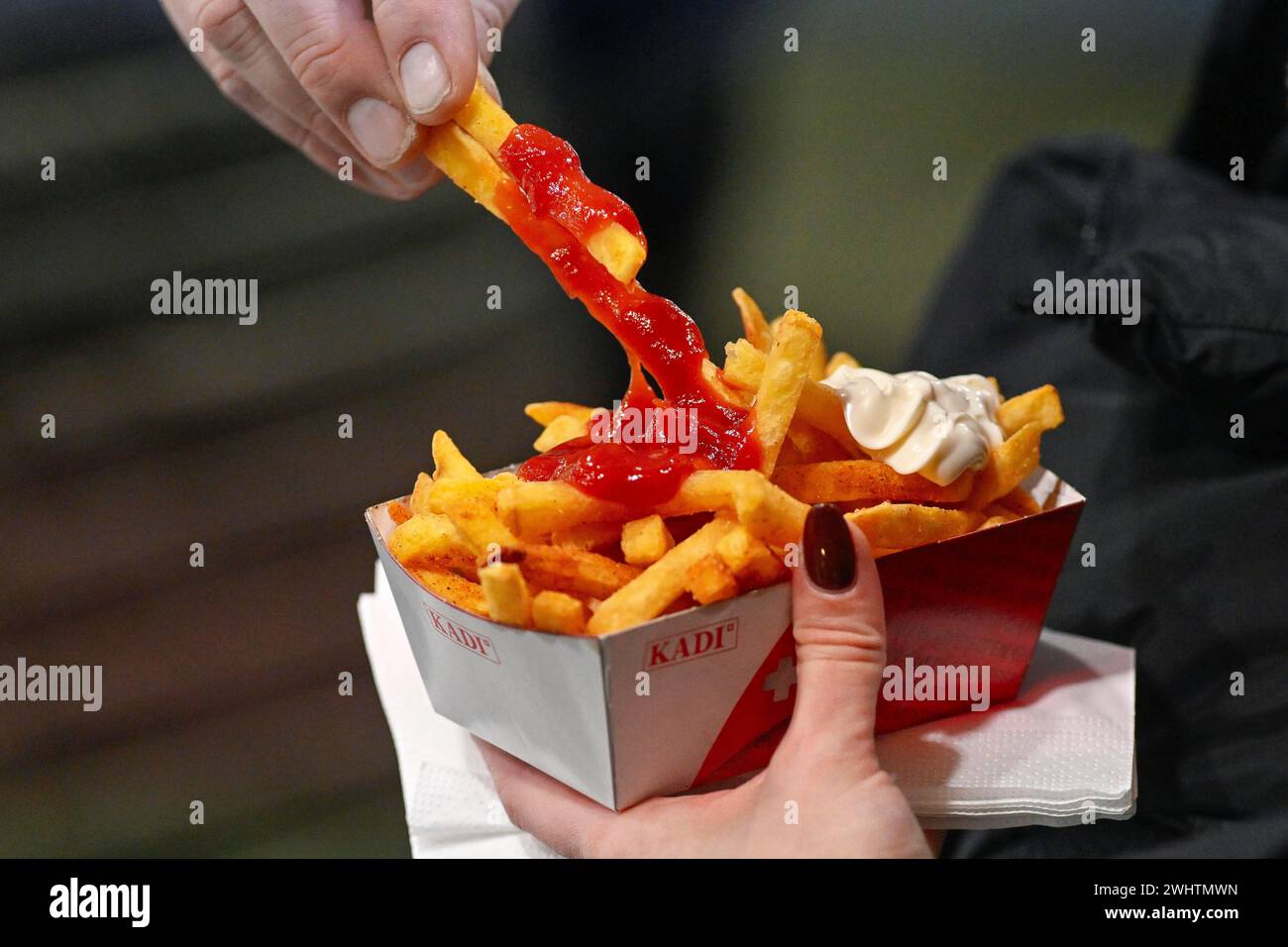 Finger food patatine fritte ketchup Foto Stock