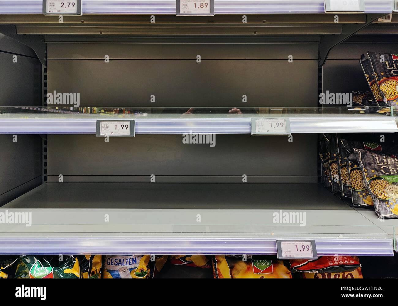 Scaffali vuoti dei supermercati, strozzature nelle consegne, difficoltà di consegna, Witten, Renania settentrionale-Vestfalia, Germania Foto Stock