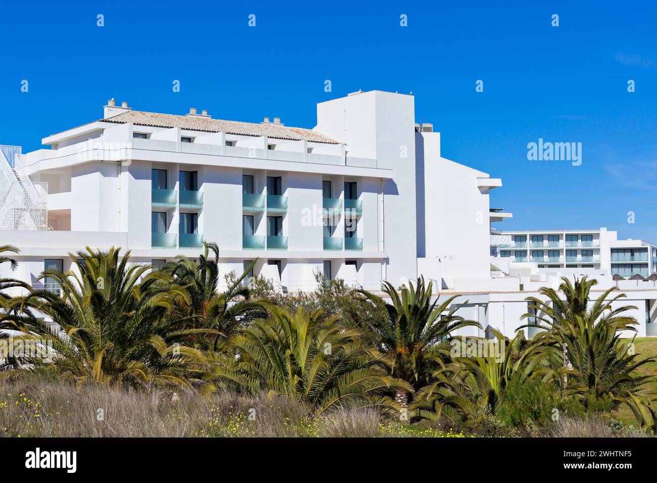 Nuova casa di appartamenti del resort contro il cielo blu Foto Stock