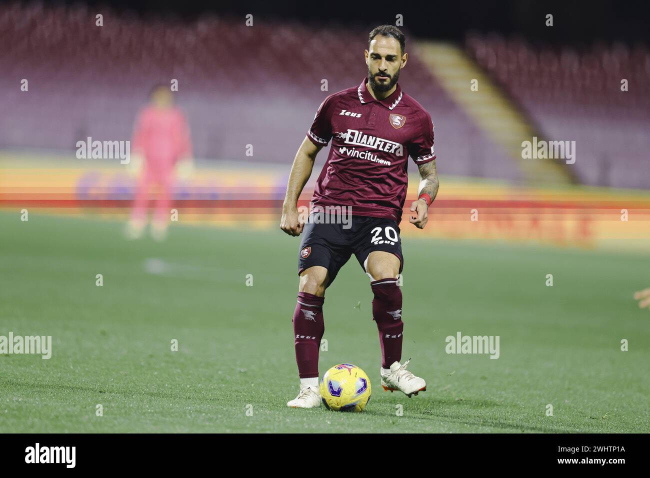 Salerno, Italia. 9 febbraio 2024. Il centrocampista cipriota della Salernitana Grigoris Kastanos controlla il pallone durante la partita di serie A tra Unione sportiva Salernitana vs Empoli allo Stadio Arechi di Salerno il 9 febbraio 2024. Credito: Agenzia fotografica indipendente/Alamy Live News Foto Stock