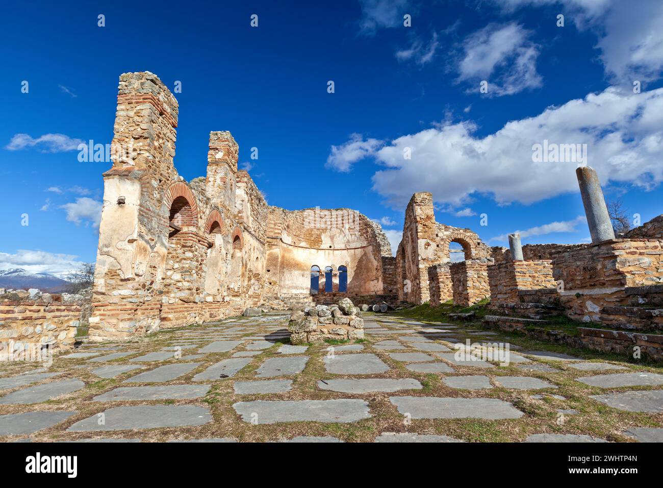 La basilica bizantina di Agios Achilios (Sant'Achille), sull'isola omonima nel piccolo lago Prespa, nella prefettura di Florina, Macedonia regio Foto Stock