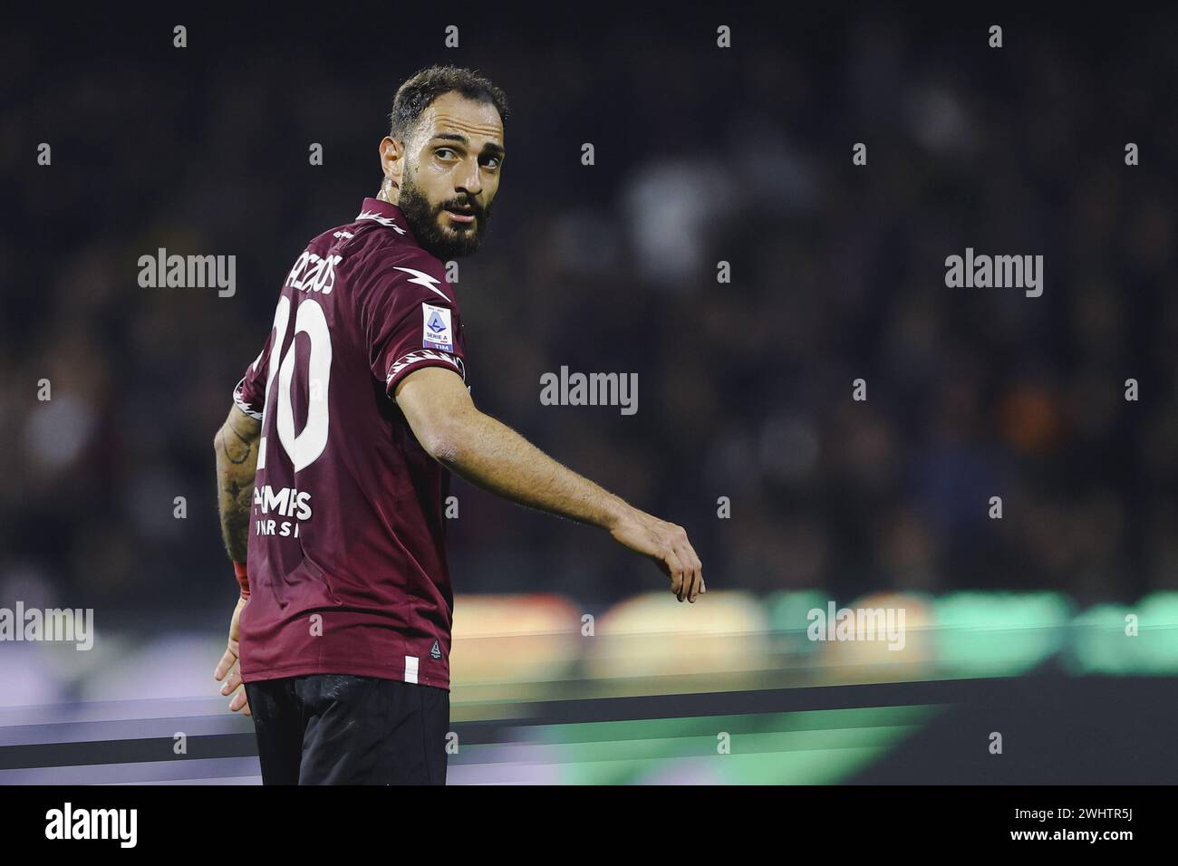Salerno, Italia. 9 febbraio 2024. Il centrocampista cipriota della Salernitana Grigoris Kastanos guarda durante la partita di serie A tra Unione sportiva Salernitana vs Empoli allo Stadio Arechi di Salerno il 9 febbraio 2024. Credito: Agenzia fotografica indipendente/Alamy Live News Foto Stock