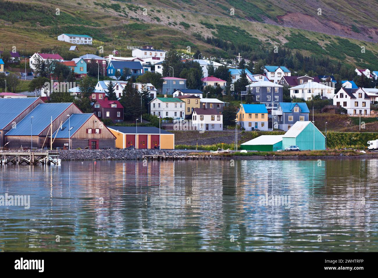 La città di Siglufjordur, la parte settentrionale dell'Islanda Foto Stock