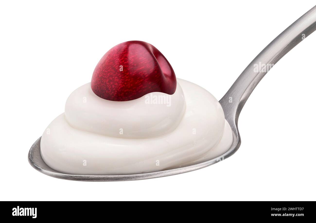 Cucchiaio di yogurt e ciliegia isolati su sfondo bianco, profondità di campo completa Foto Stock