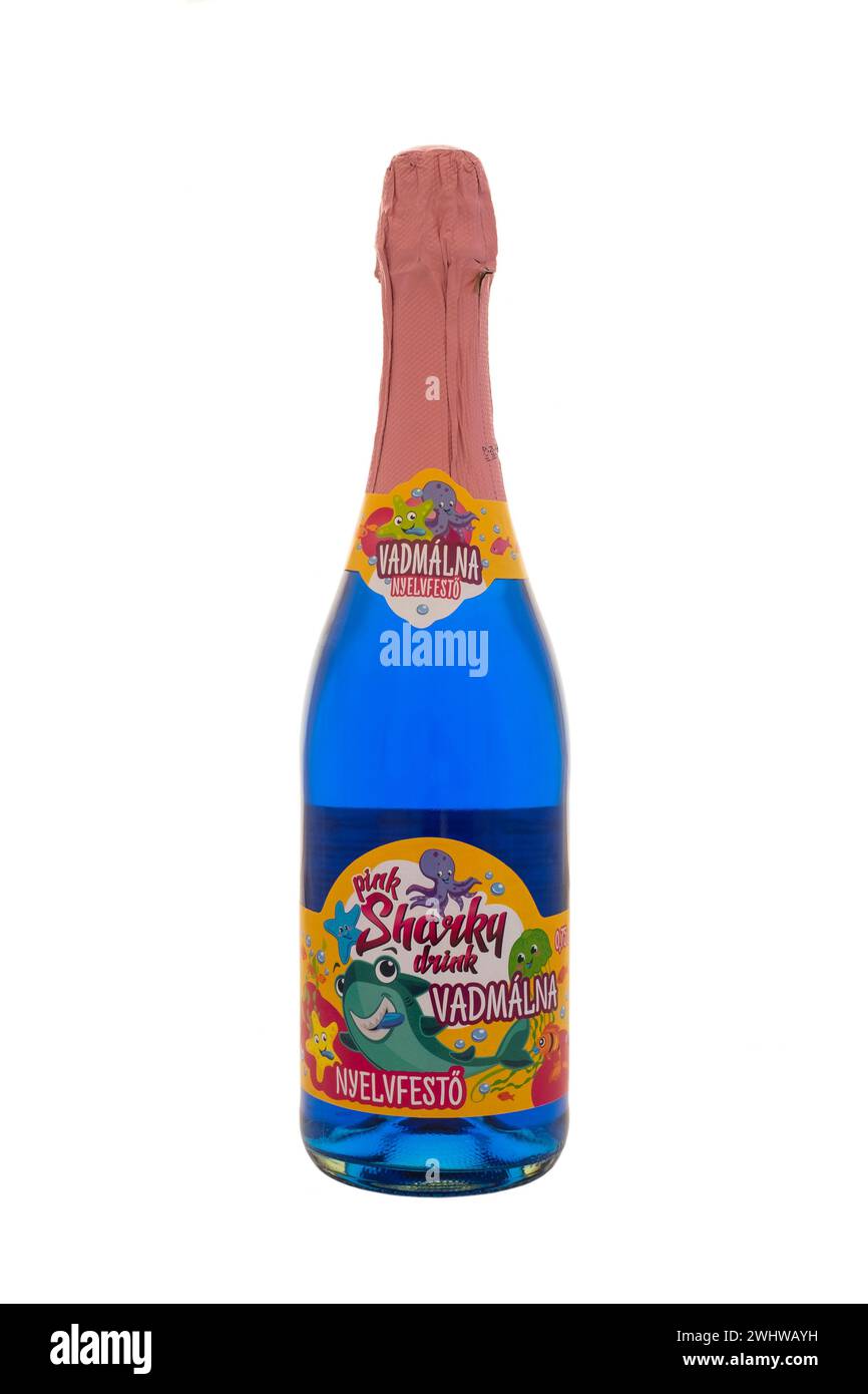bottiglia ungherese rosa sharky vadmalna selvatico lampone nyelvfesto lingua twister blu bevanda analcolica gassata per bambini champagne senza alcool ungheria Foto Stock