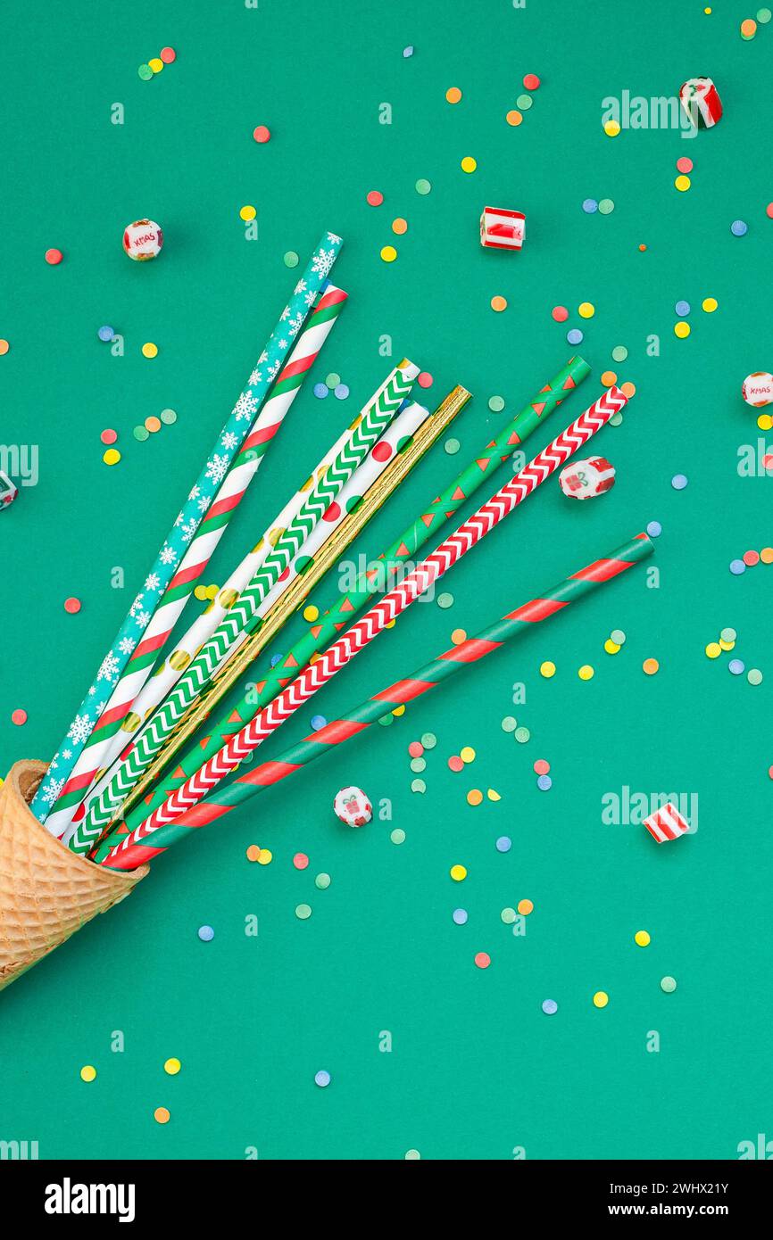 Cocktail party di Natale con cannucce al cono di waffle Foto Stock