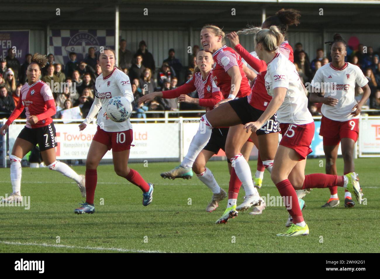 Atlanta Primus Shoots (20) parzialmente nascosto Southampton FC Women contro Manchester United Women Adobe Women's fa Cup al Silverlake Stadium Foto Stock