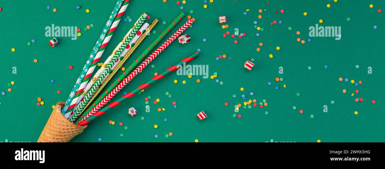 Cocktail party di Natale con cannucce al cono di waffle Foto Stock