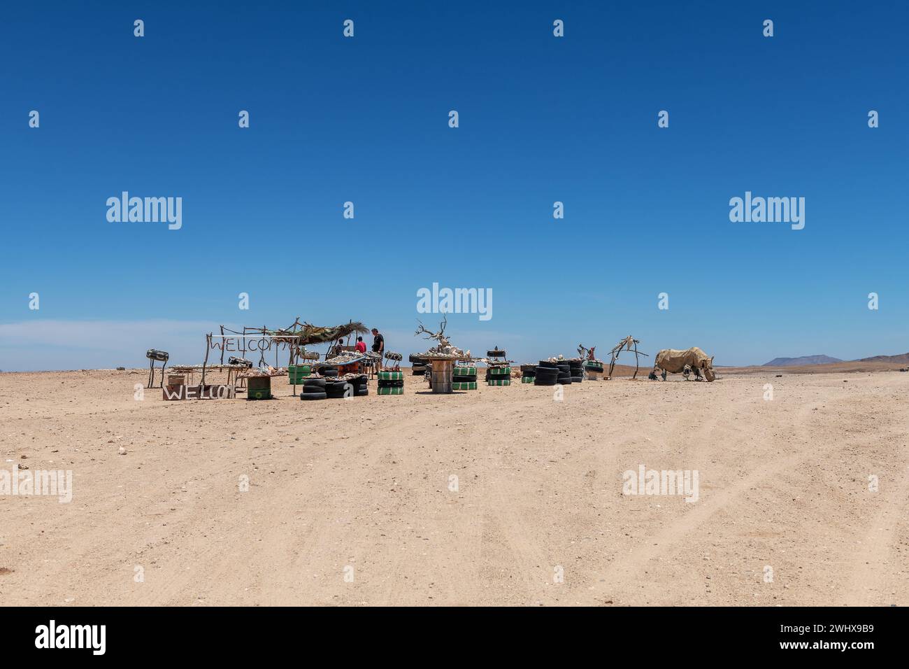 Venditori ambulanti sulla strada C35 in Namibia Foto Stock