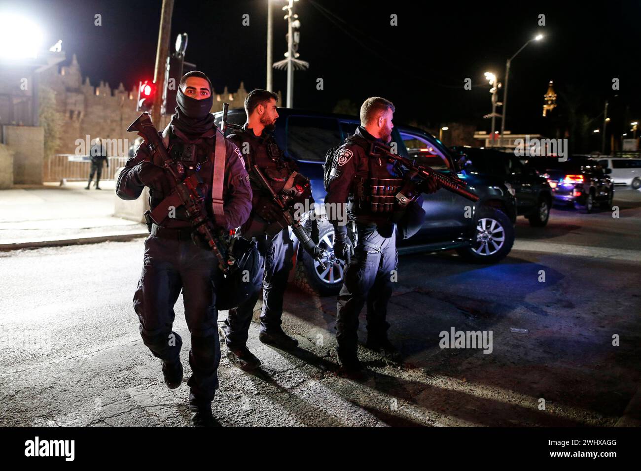 Attacco pugnalato a Gerusalemme le forze di sicurezza israeliane fuori dalla scena di un tentativo di pugnalare nella città Vecchia di Gerusalemme l'11 febbraio 2023. Foto di saeed qaq Copyright: Xsaeedxqaqx  B9Z0470 Foto Stock