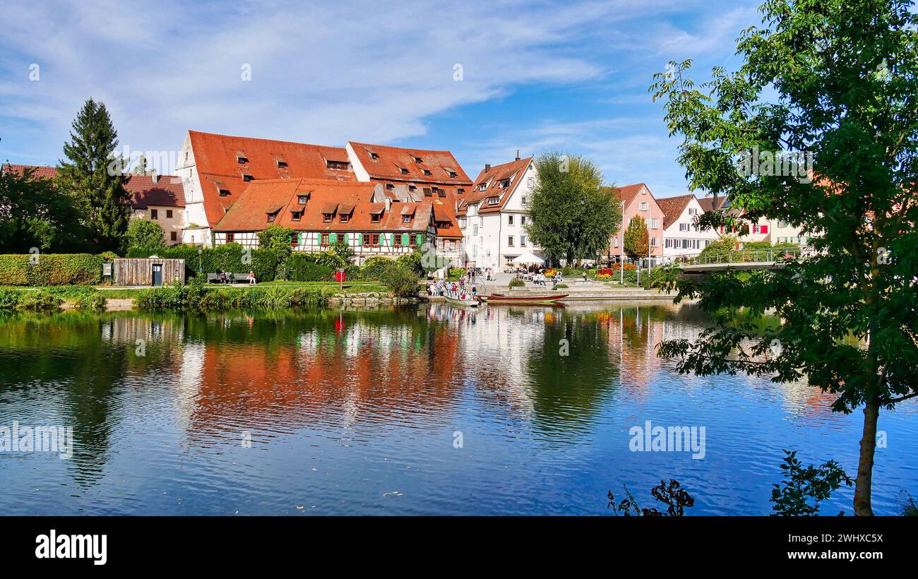 Vista sul lungomare di Rottenburg am Neckar e giro con le persone Foto Stock