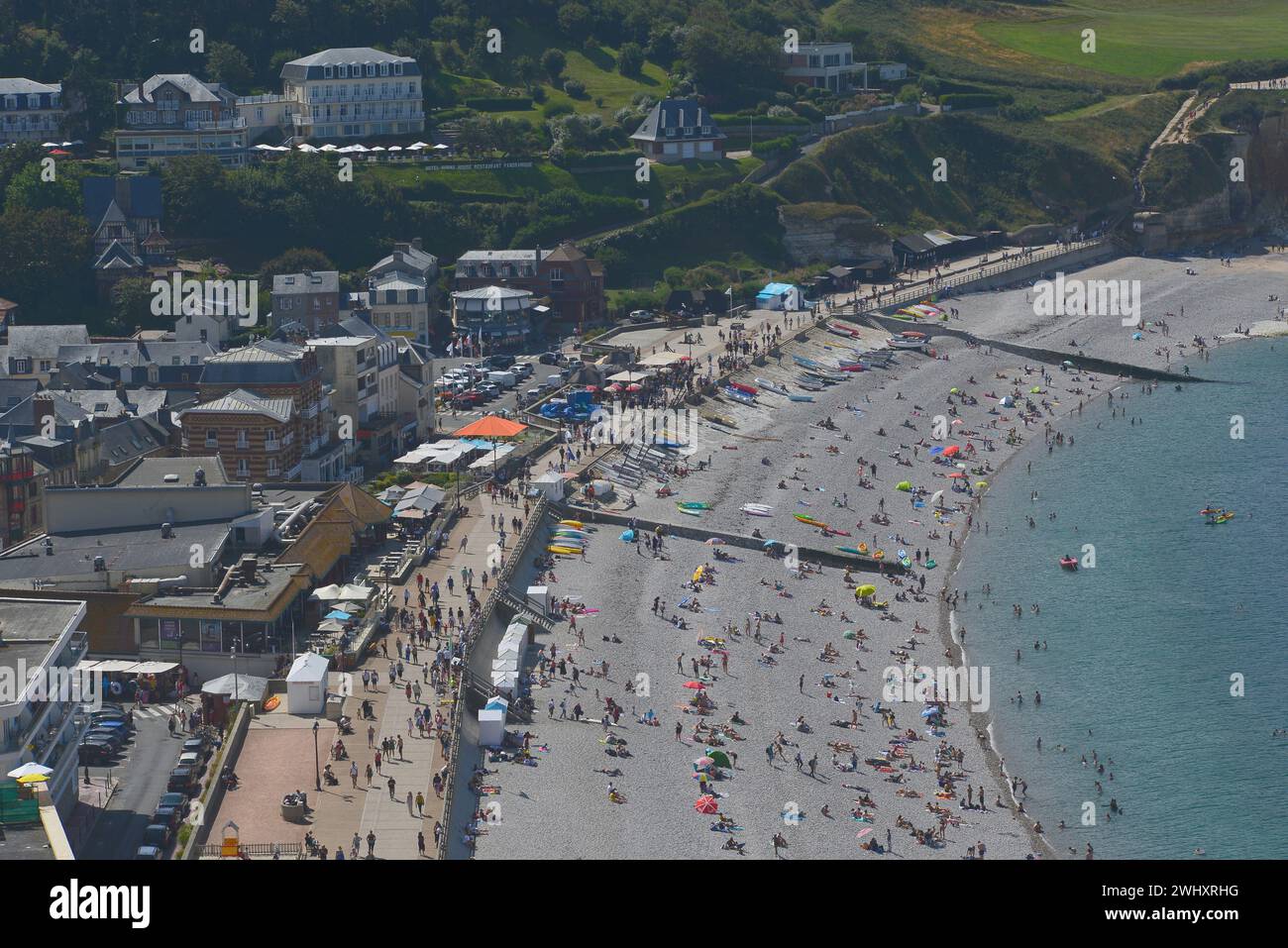 Etretat, città e spiaggia dall'alto Foto Stock