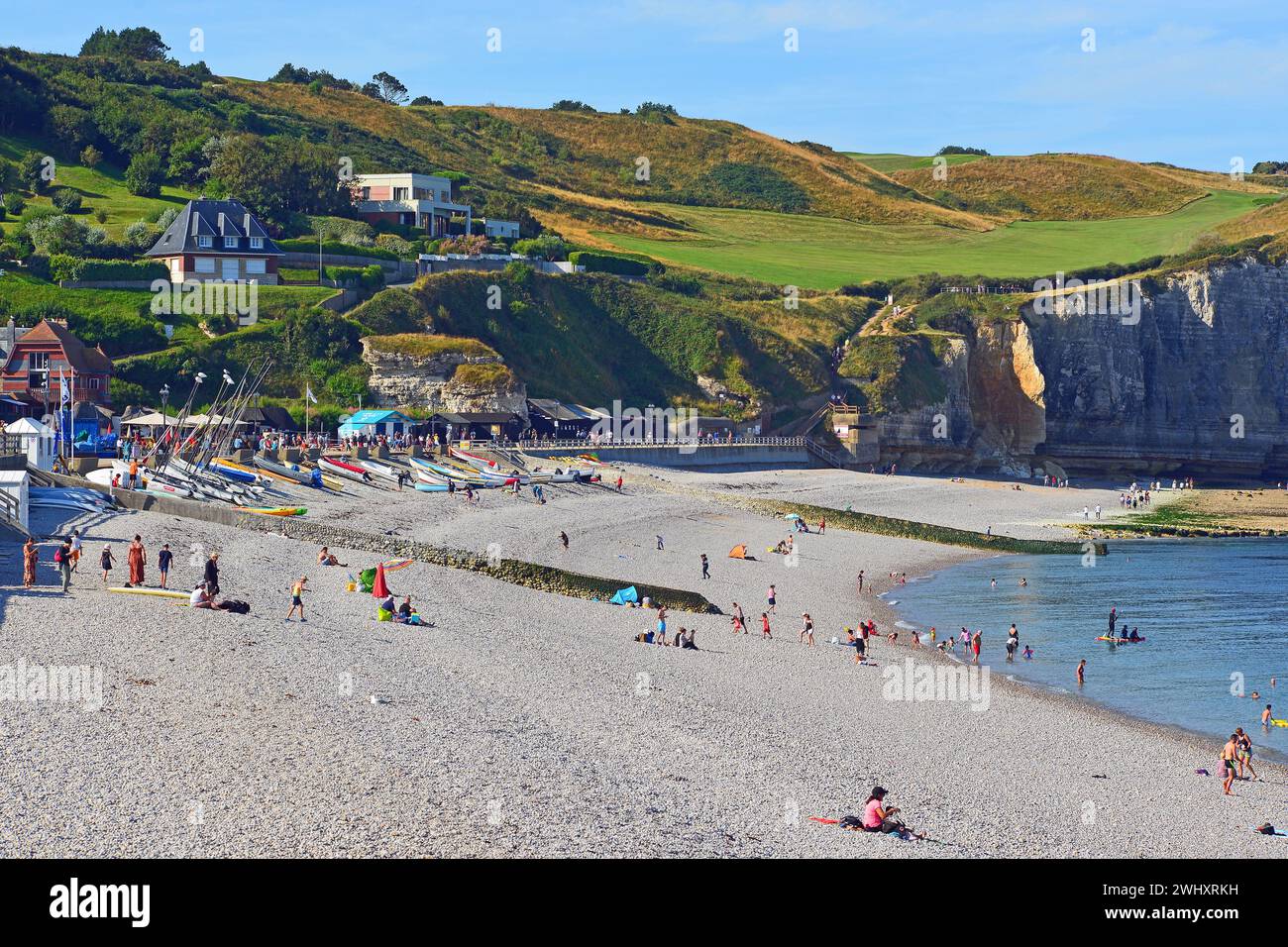 Mattina presto sulla spiaggia, Etretat, Normandia, Francia Foto Stock