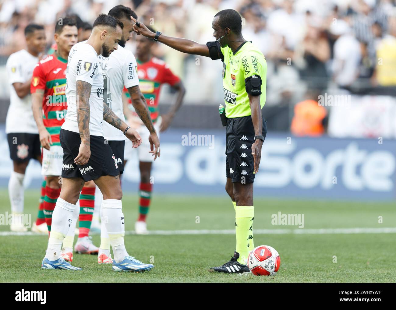 São Paolo, Brasile. 11 febbraio 2024. Arbitro Luiz Flávio de Oliveira, durante una partita tra Corinthians e Portuguesa Desp, valida per il 7° turno Foto Stock