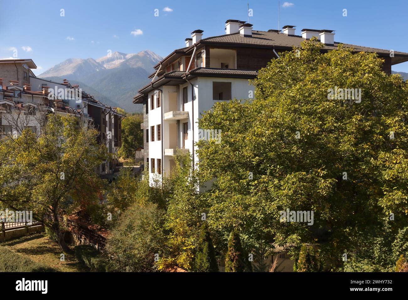 Hotel e Pirin Mountains a Bansko, Bulgaria Foto Stock
