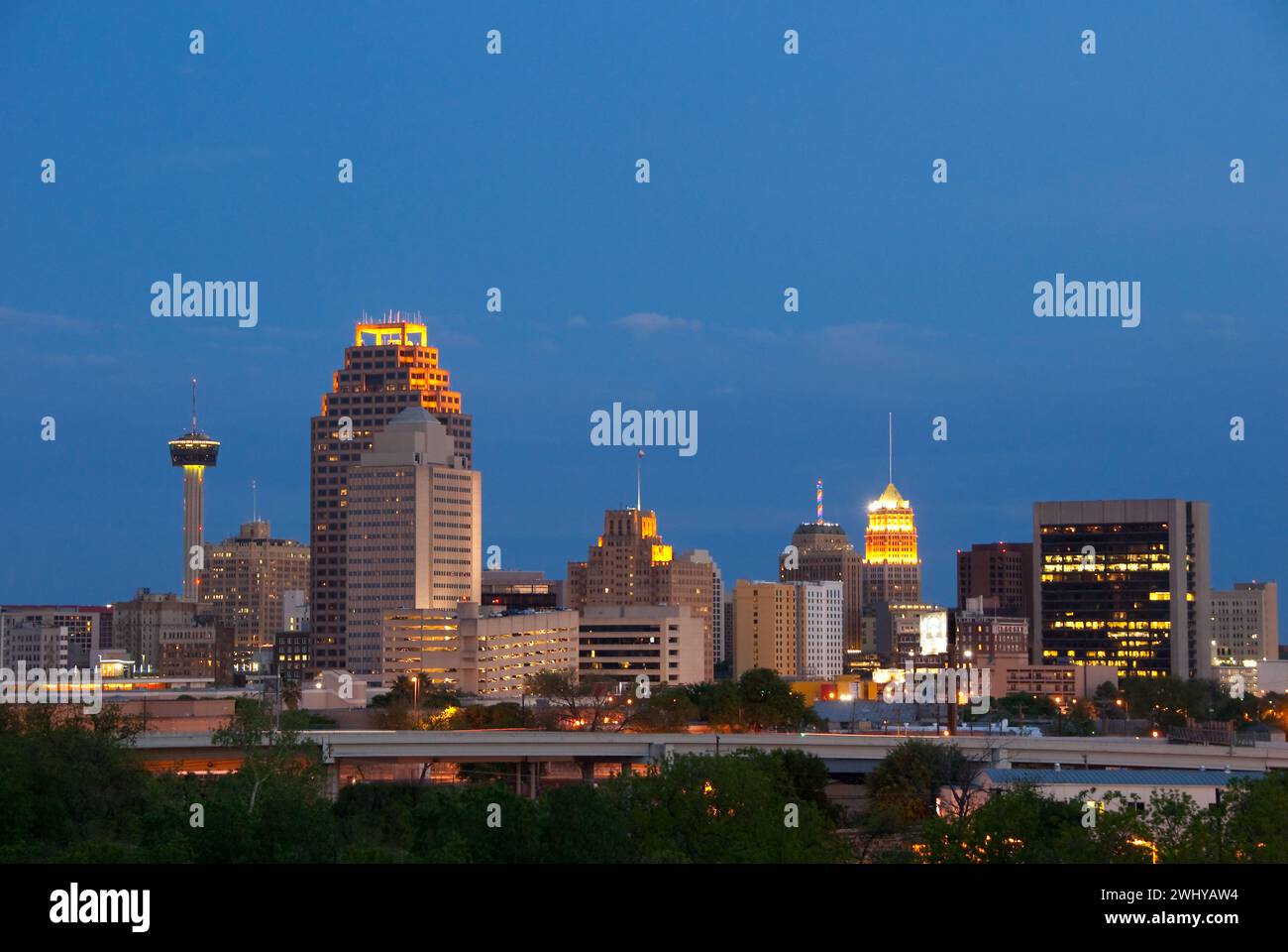 Skyline notturno di San Antonio, Texas - USA Foto Stock