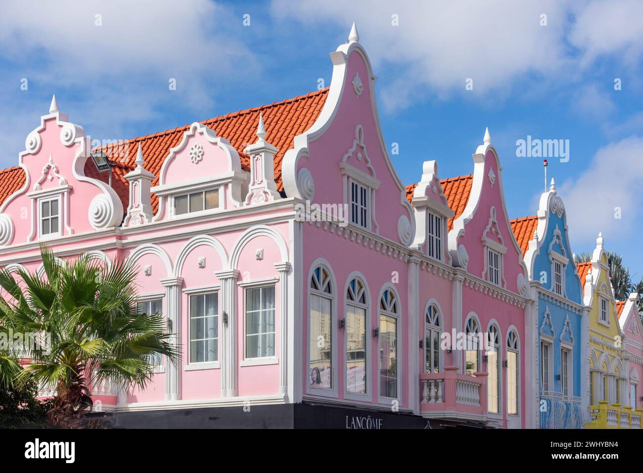 Olandese di edifici in stile coloniale, Plaza Daniele Leone, Oranjestad, Aruba, Isole ABC, Leeward Antilles, dei Caraibi Foto Stock