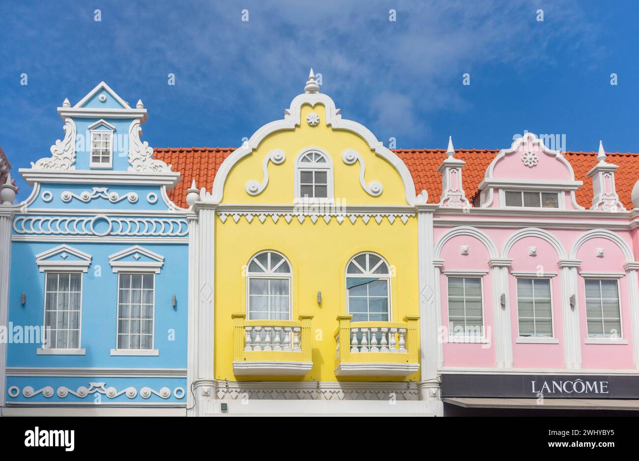 Olandese di edifici in stile coloniale, Plaza Daniele Leone, Oranjestad, Aruba, Isole ABC, Leeward Antilles, dei Caraibi Foto Stock