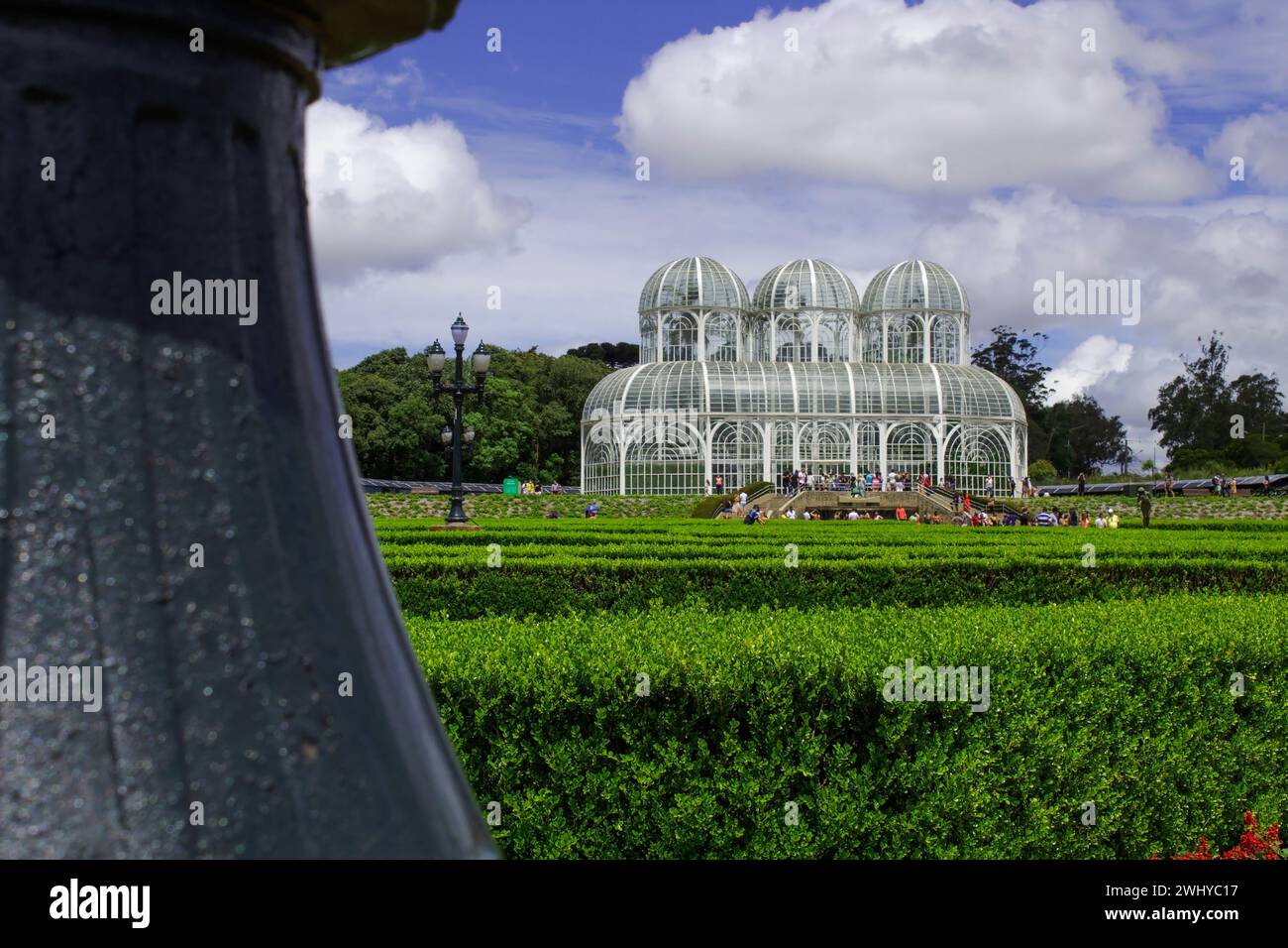 L'architettura del giardino botanico Curitiba a Curitiba in una giornata di sole. Un'esplorazione delle meraviglie architettoniche al Giardino Botanico di Curitiba. Foto Stock