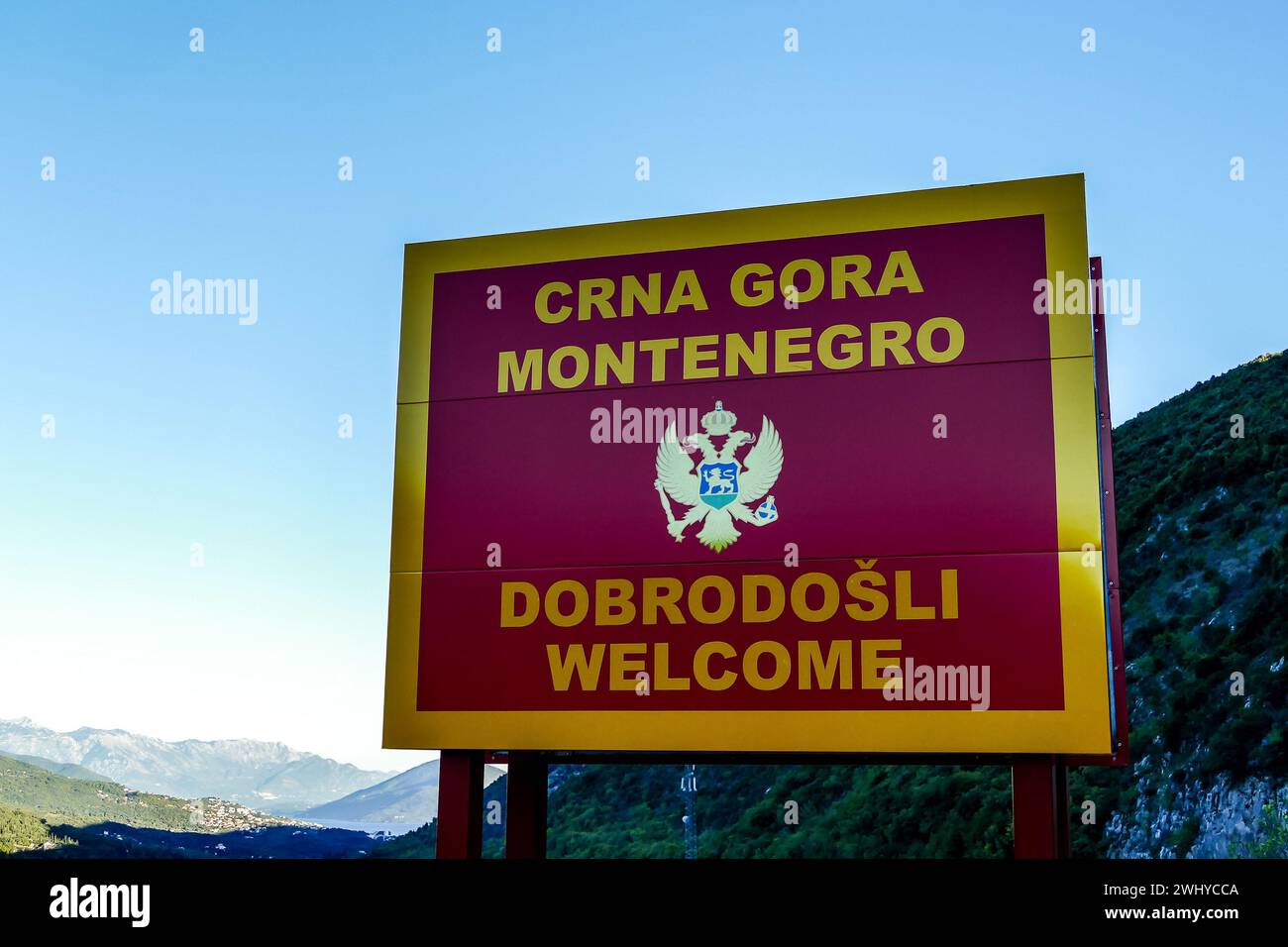 Segnaletica stradale confine, tra Montenegro e Croazia confine Foto Stock