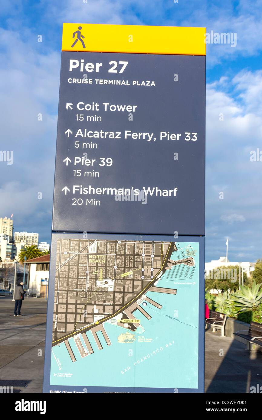 Visualizzazione mappa stradale, Pier 27, Cruise Terminal Plaza, North Beach, San Francisco, California, Stati Uniti Foto Stock